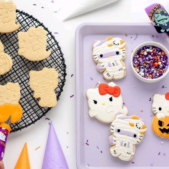 Hello Kitty Cookie Set - Picture 3 of 6